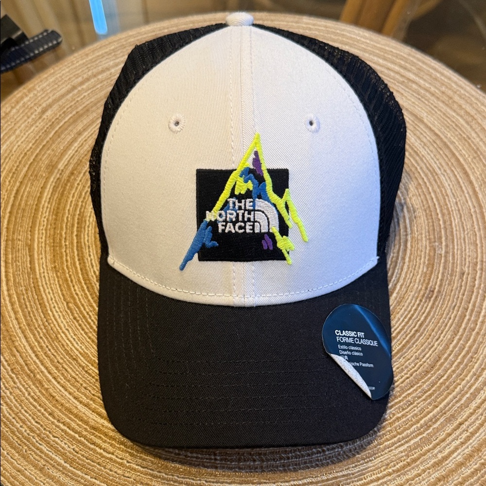 The North Face Mudder Trucker Hat NWT